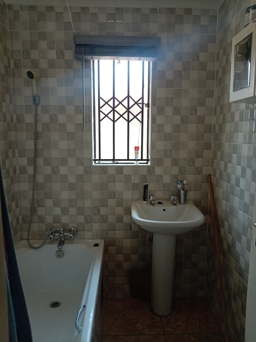 3 Bedroom Property for Sale in Crystal Park Gauteng
