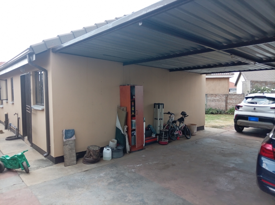 3 Bedroom Property for Sale in Crystal Park Gauteng