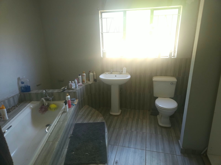 4 Bedroom Property for Sale in Louisrus Gauteng