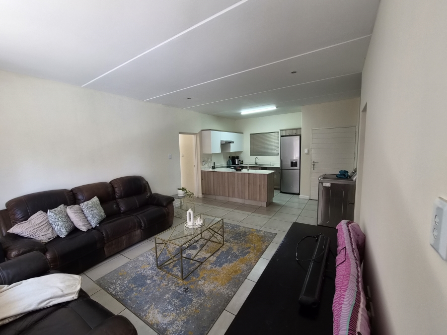 2 Bedroom Property for Sale in Die Hoewes Gauteng