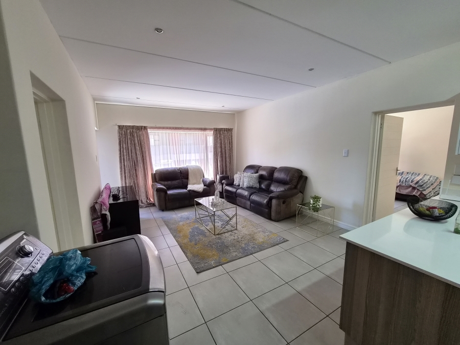 2 Bedroom Property for Sale in Die Hoewes Gauteng
