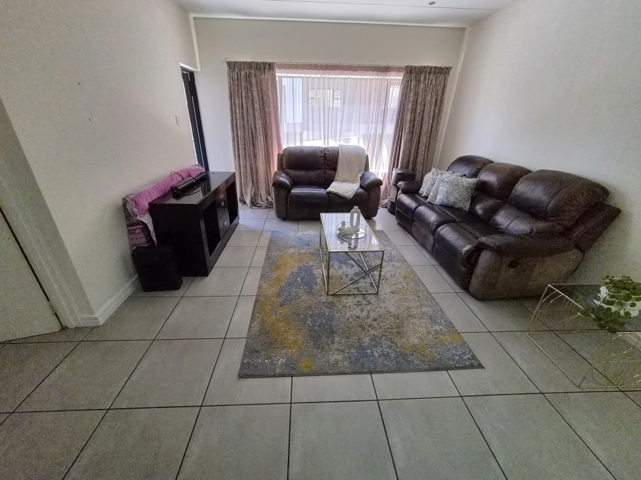 2 Bedroom Property for Sale in Die Hoewes Gauteng