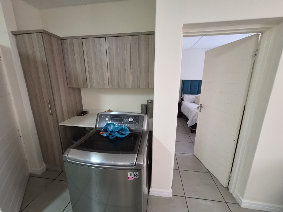 2 Bedroom Property for Sale in Die Hoewes Gauteng
