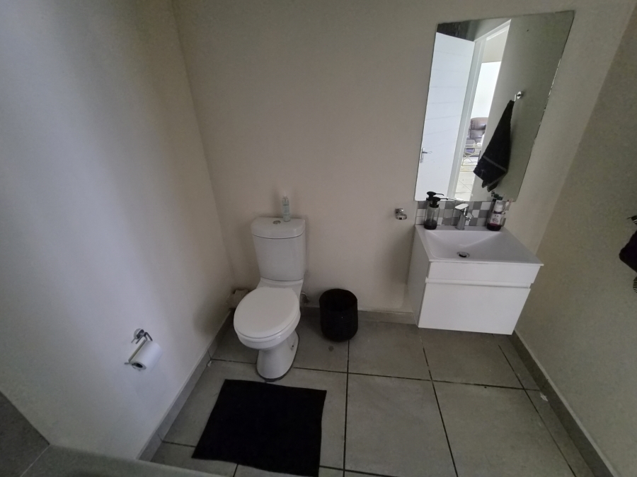 2 Bedroom Property for Sale in Die Hoewes Gauteng