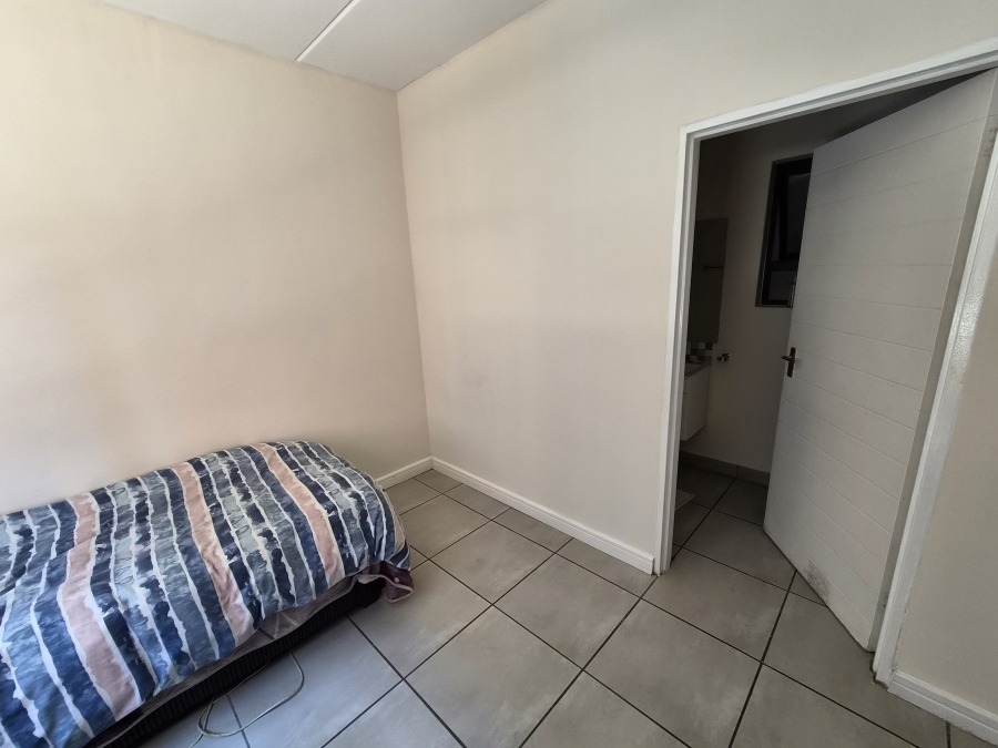 2 Bedroom Property for Sale in Die Hoewes Gauteng