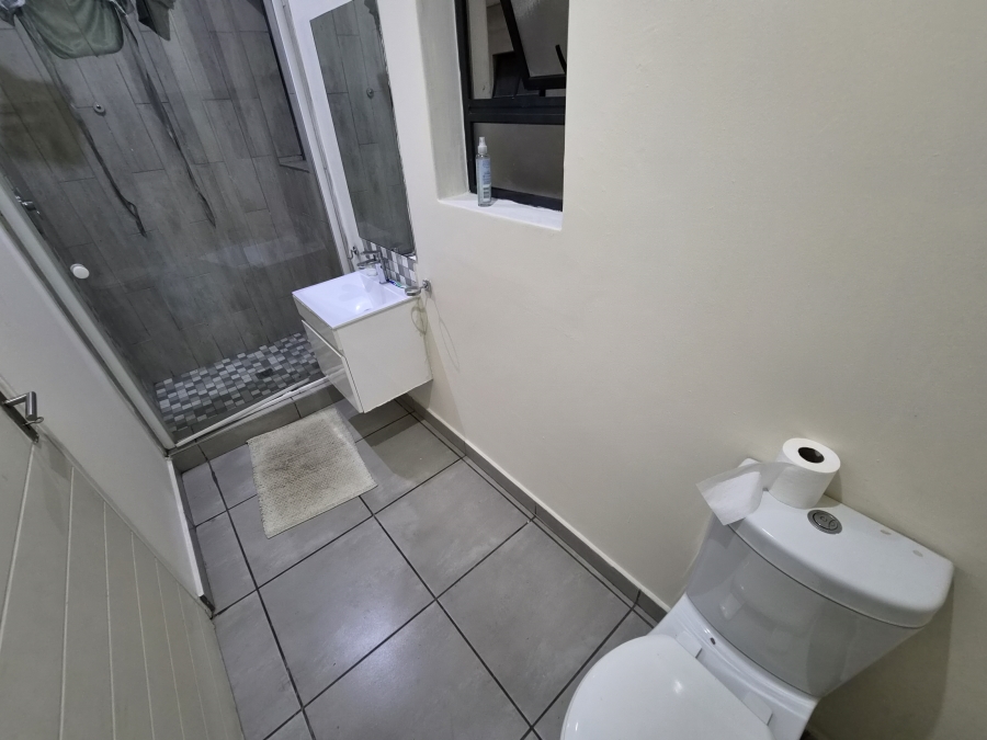2 Bedroom Property for Sale in Die Hoewes Gauteng