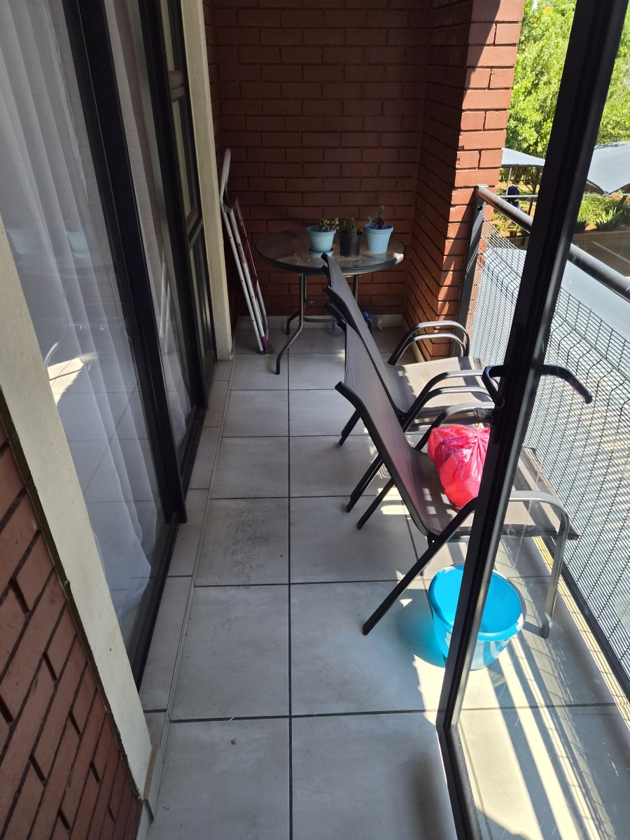 2 Bedroom Property for Sale in Die Hoewes Gauteng
