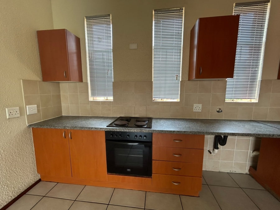 To Let 2 Bedroom Property for Rent in Honeydew Gauteng