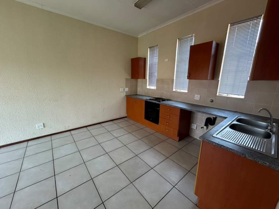 To Let 2 Bedroom Property for Rent in Honeydew Gauteng
