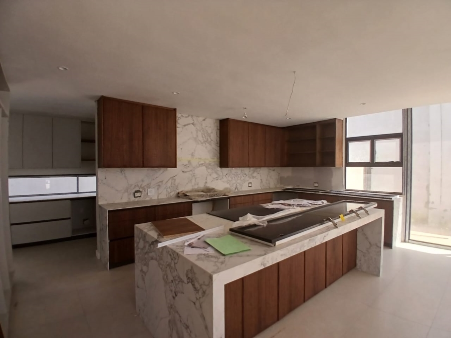 4 Bedroom Property for Sale in Senderwood Gauteng