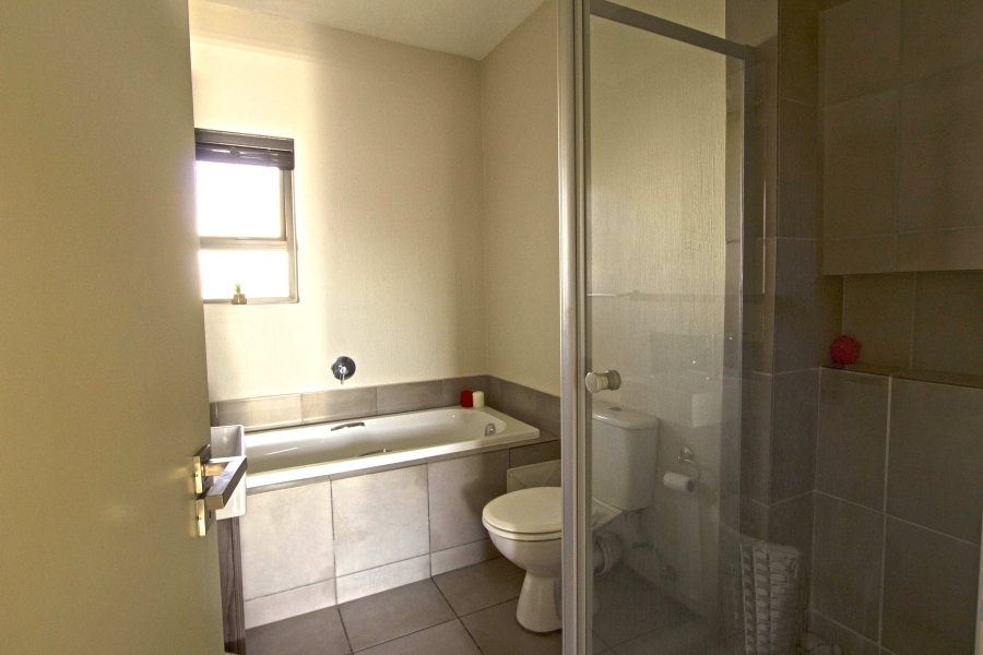 To Let 2 Bedroom Property for Rent in Fourways Gauteng
