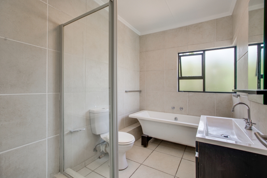 To Let 2 Bedroom Property for Rent in Douglasdale Gauteng