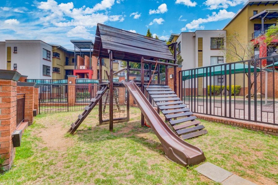 To Let 2 Bedroom Property for Rent in Douglasdale Gauteng