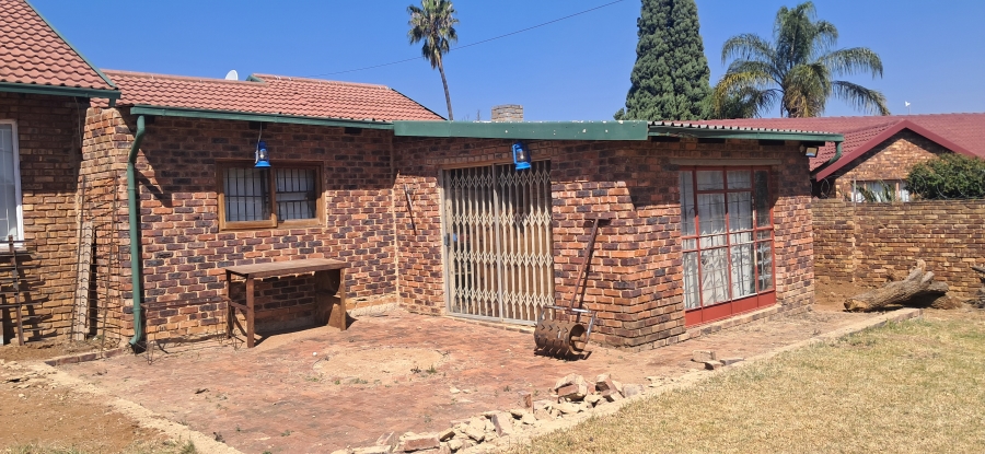 3 Bedroom Property for Sale in Rooihuiskraal Gauteng