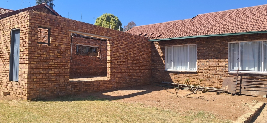 3 Bedroom Property for Sale in Rooihuiskraal Gauteng