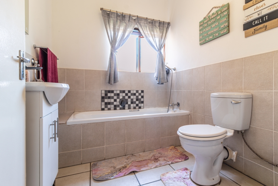 3 Bedroom Property for Sale in Pinehaven Gauteng