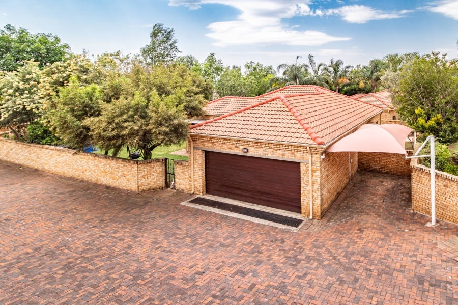 3 Bedroom Property for Sale in Pinehaven Gauteng