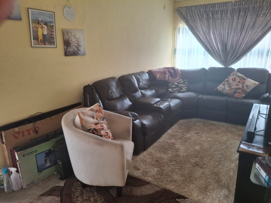 9 Bedroom Property for Sale in Helikonpark Gauteng