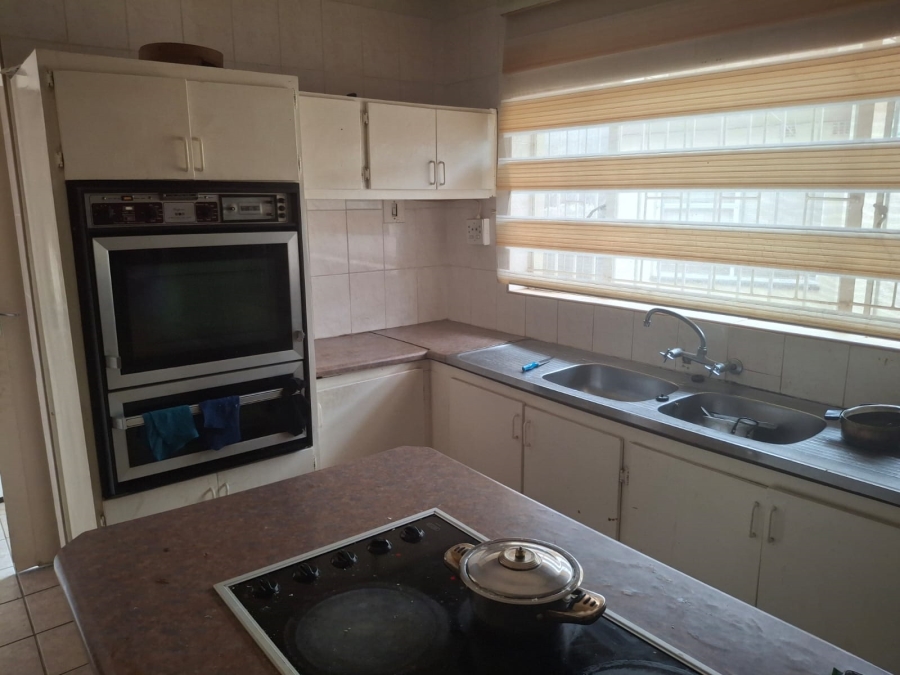 9 Bedroom Property for Sale in Helikonpark Gauteng
