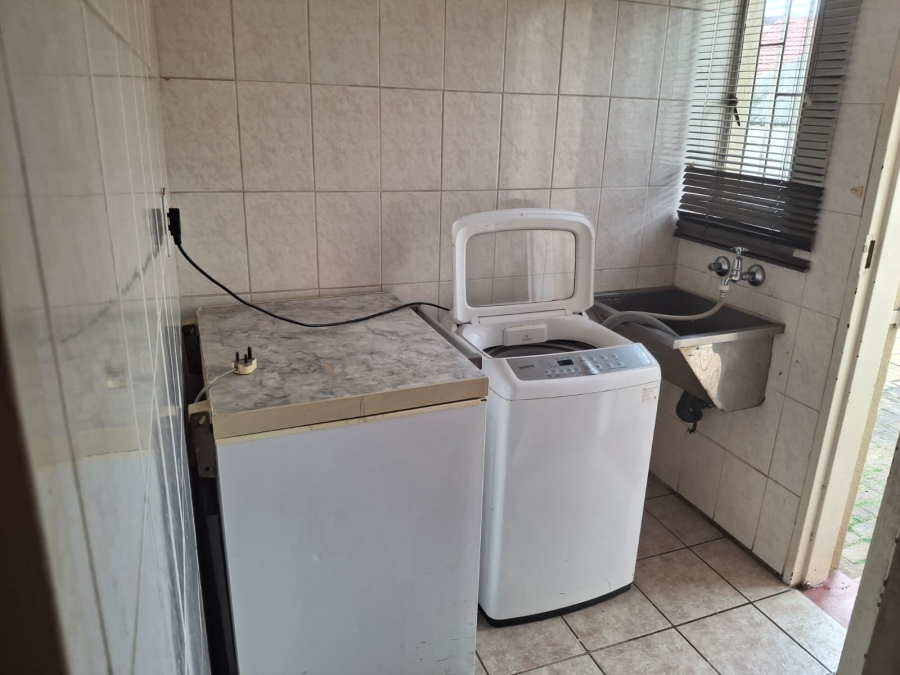 9 Bedroom Property for Sale in Helikonpark Gauteng