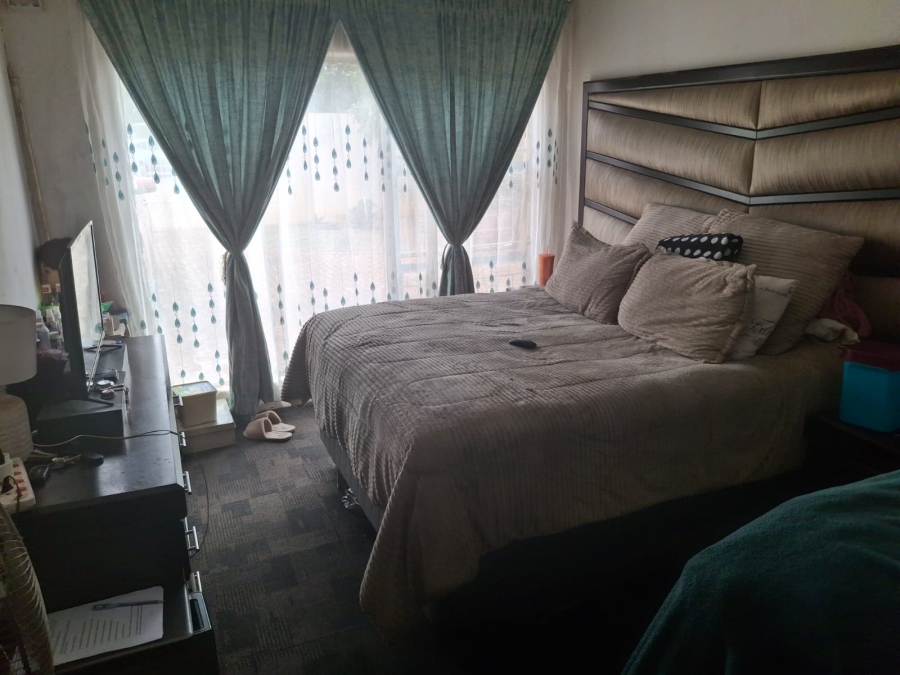 9 Bedroom Property for Sale in Helikonpark Gauteng