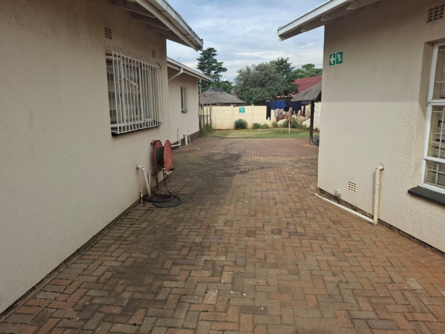 9 Bedroom Property for Sale in Helikonpark Gauteng