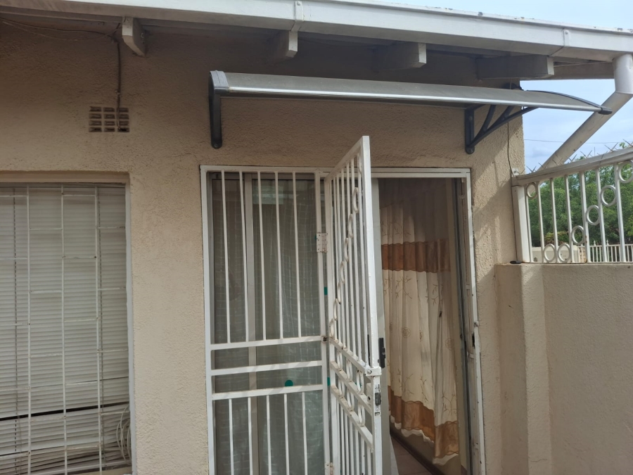 9 Bedroom Property for Sale in Helikonpark Gauteng