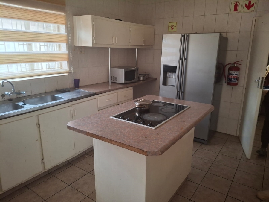 9 Bedroom Property for Sale in Helikonpark Gauteng