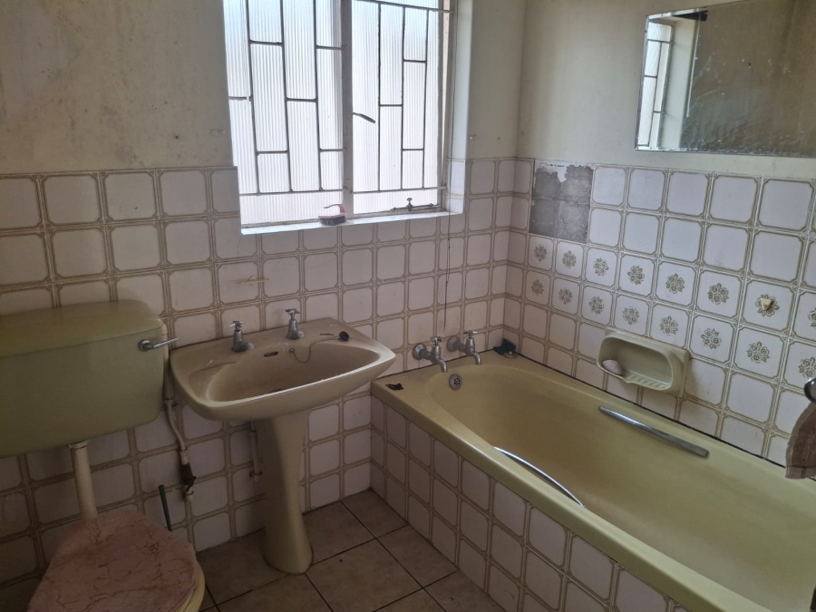 9 Bedroom Property for Sale in Helikonpark Gauteng