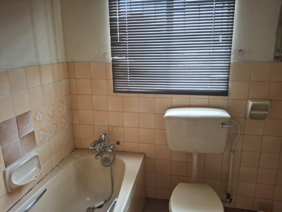 9 Bedroom Property for Sale in Helikonpark Gauteng