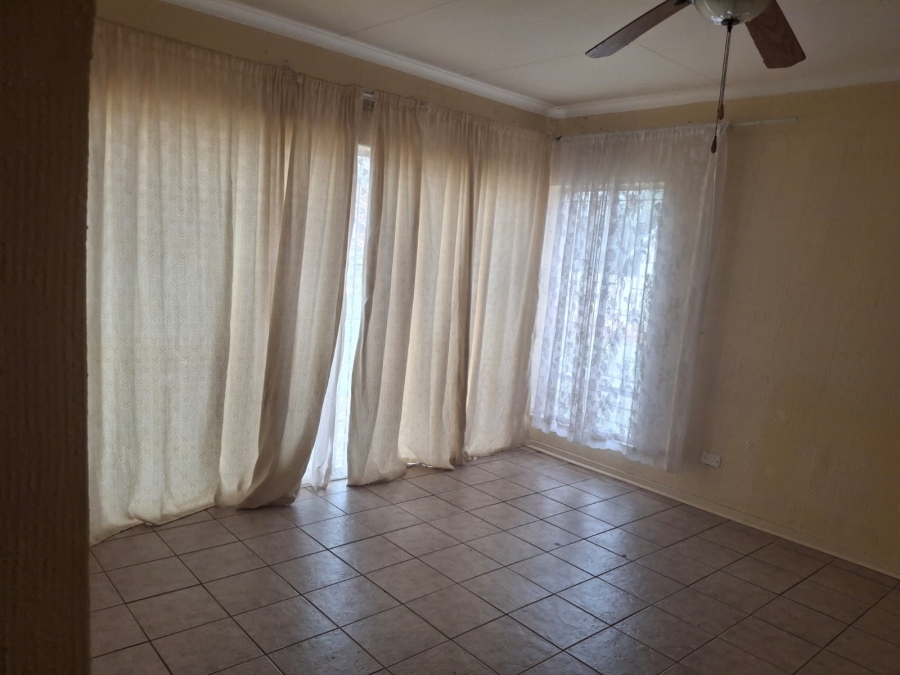 9 Bedroom Property for Sale in Helikonpark Gauteng