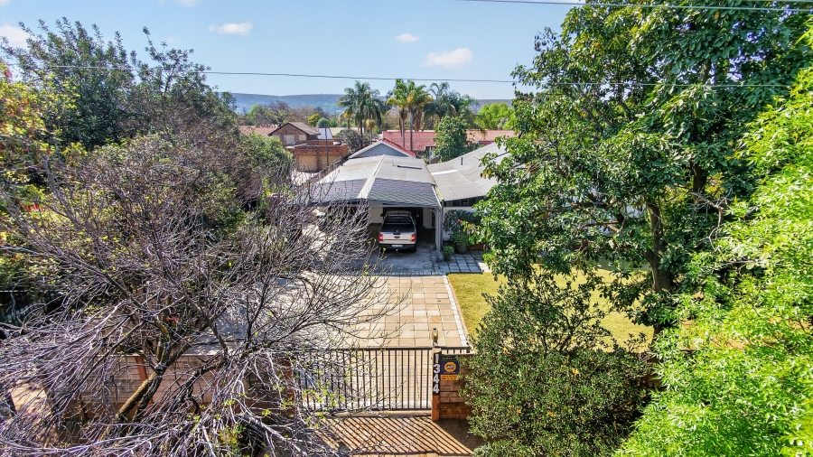 5 Bedroom Property for Sale in Waverley Gauteng