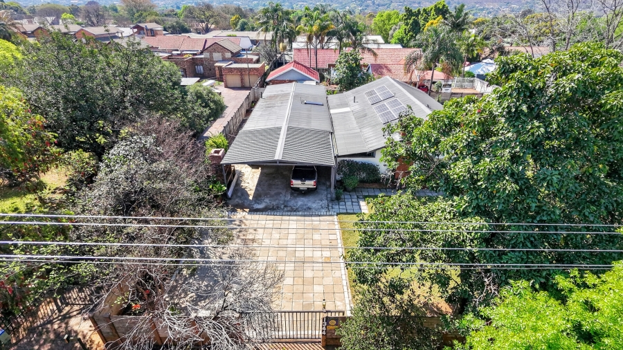 5 Bedroom Property for Sale in Waverley Gauteng