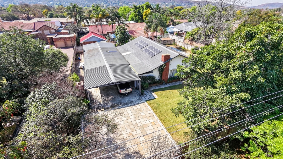 5 Bedroom Property for Sale in Waverley Gauteng