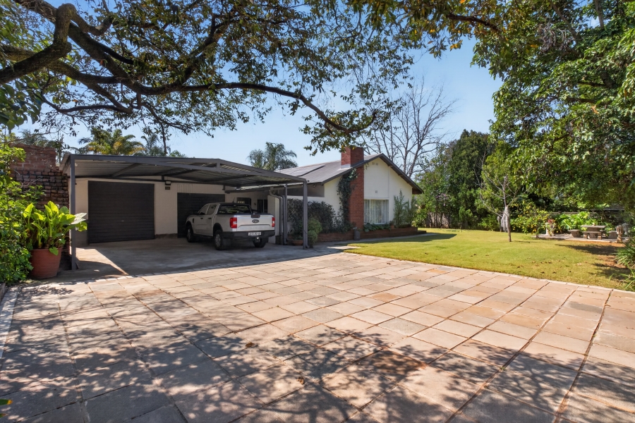5 Bedroom Property for Sale in Waverley Gauteng