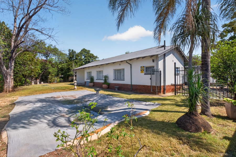 5 Bedroom Property for Sale in Waverley Gauteng