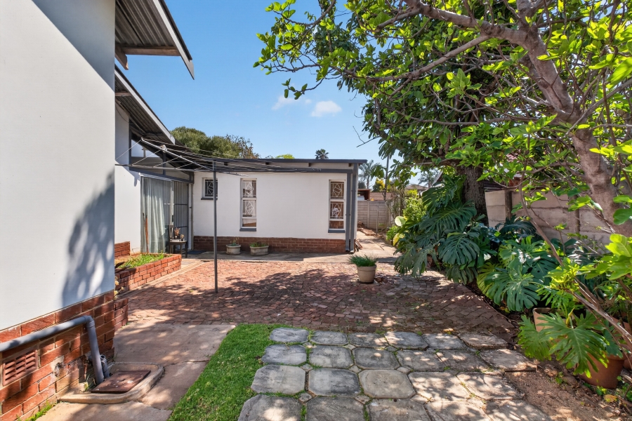 5 Bedroom Property for Sale in Waverley Gauteng