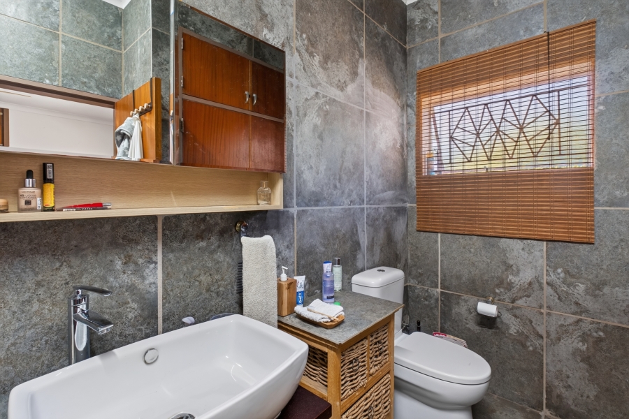 5 Bedroom Property for Sale in Waverley Gauteng