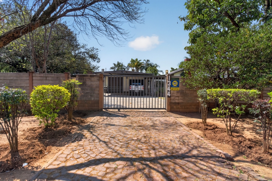 5 Bedroom Property for Sale in Waverley Gauteng