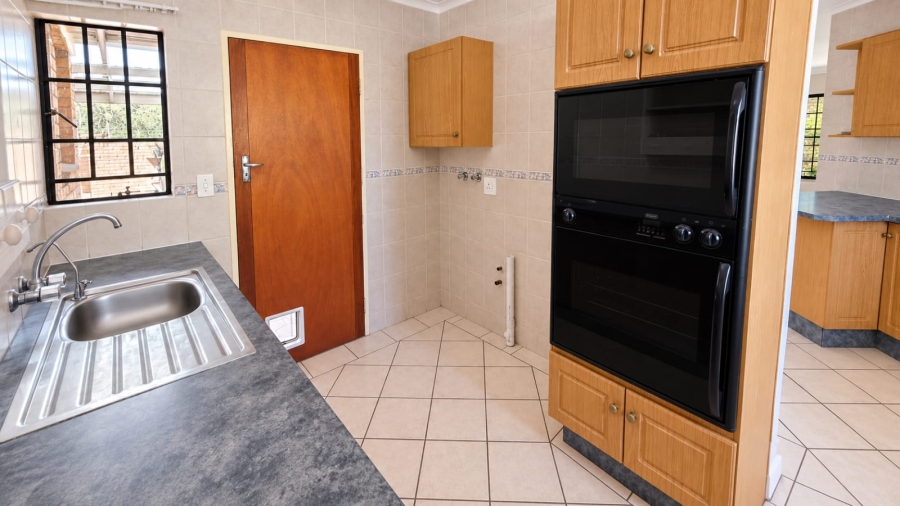 To Let 3 Bedroom Property for Rent in Magalieskruin Gauteng