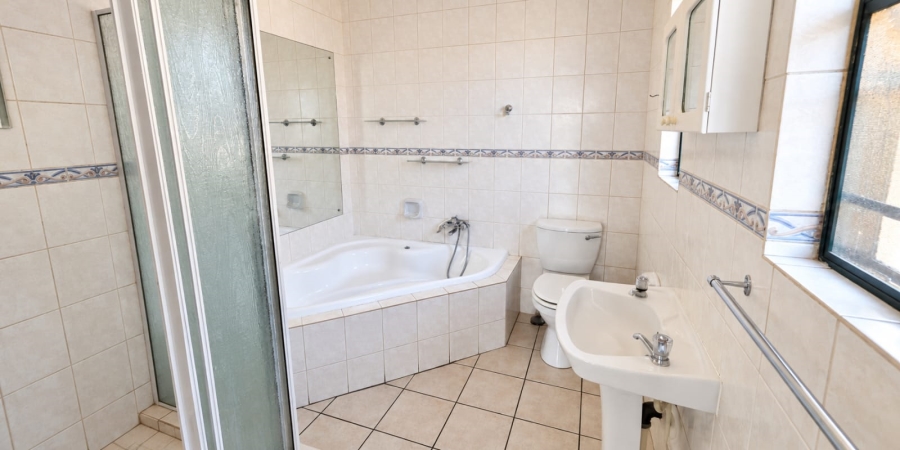 To Let 3 Bedroom Property for Rent in Magalieskruin Gauteng