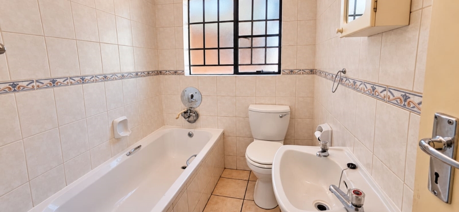 To Let 3 Bedroom Property for Rent in Magalieskruin Gauteng