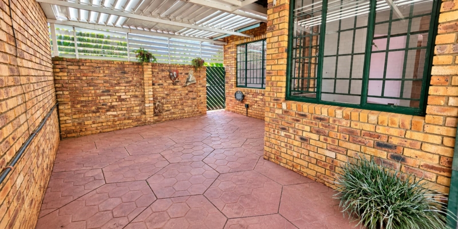 To Let 3 Bedroom Property for Rent in Magalieskruin Gauteng