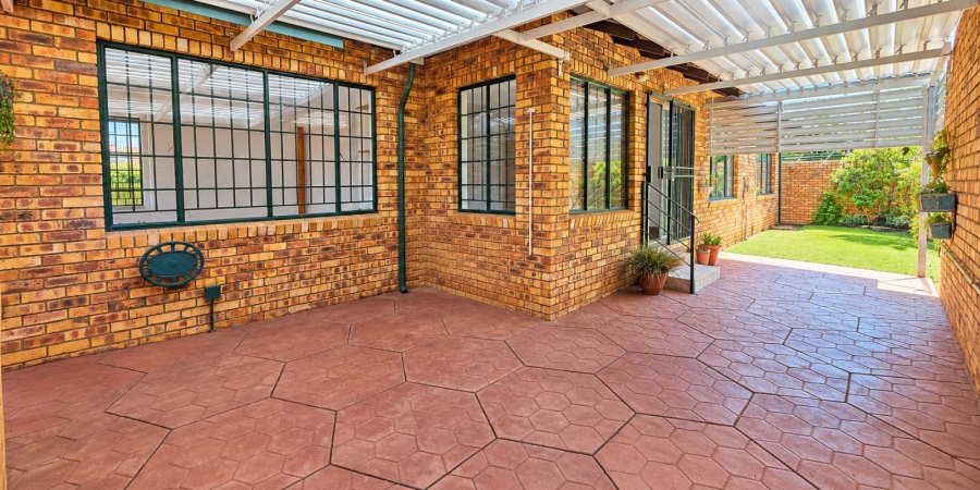 To Let 3 Bedroom Property for Rent in Magalieskruin Gauteng