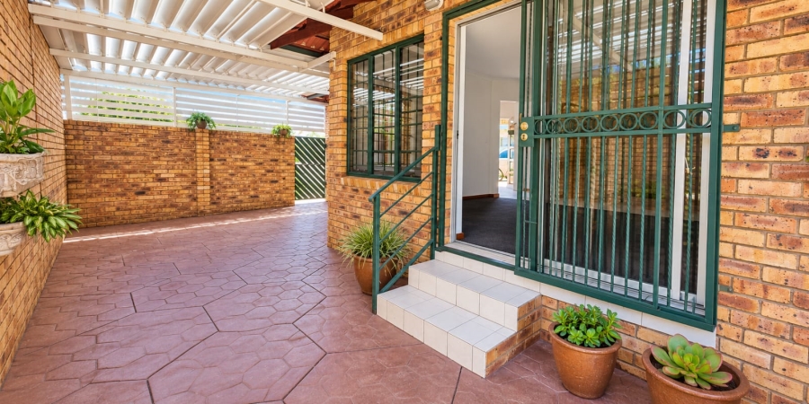 To Let 3 Bedroom Property for Rent in Magalieskruin Gauteng
