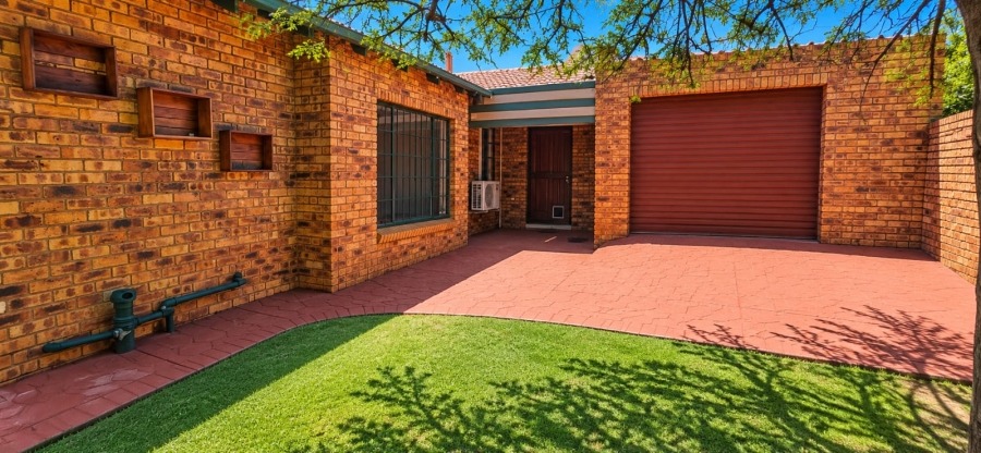 To Let 3 Bedroom Property for Rent in Magalieskruin Gauteng
