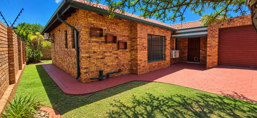To Let 3 Bedroom Property for Rent in Magalieskruin Gauteng