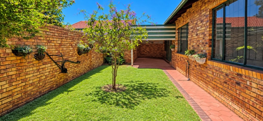 To Let 3 Bedroom Property for Rent in Magalieskruin Gauteng