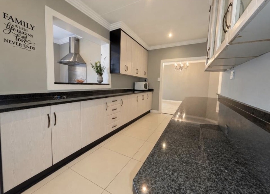 4 Bedroom Property for Sale in Brackendowns Gauteng