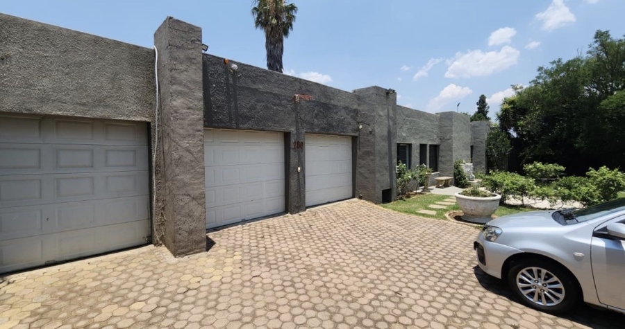 4 Bedroom Property for Sale in Brackendowns Gauteng